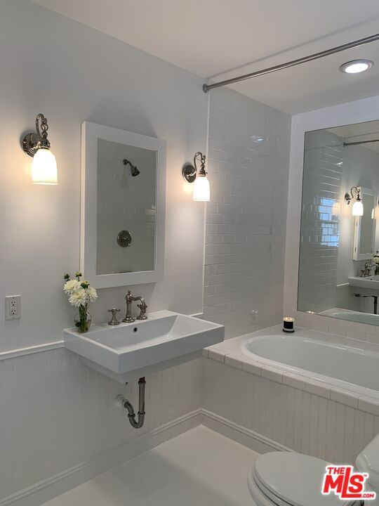 Building Photo - 8050 Mulholland Dr