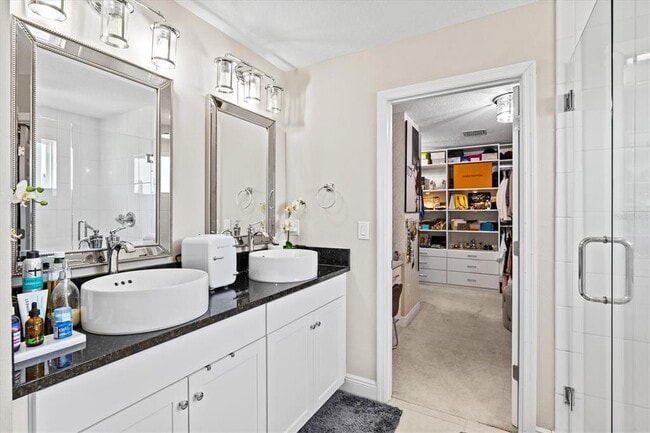 Building Photo - 5709 Silver Sun Dr