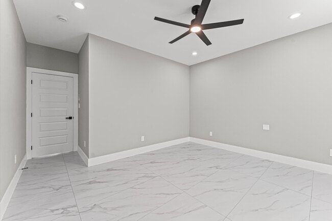 Building Photo - 9106 Everglade Dr