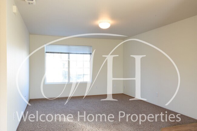 Building Photo - Fresh Clean Apartment Close to WWU