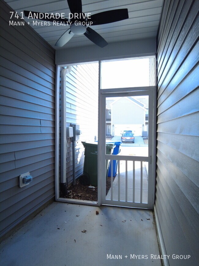 Building Photo - 741 Andrade Dr