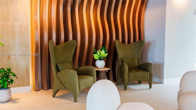 Building Photo - 700 NE 24th St