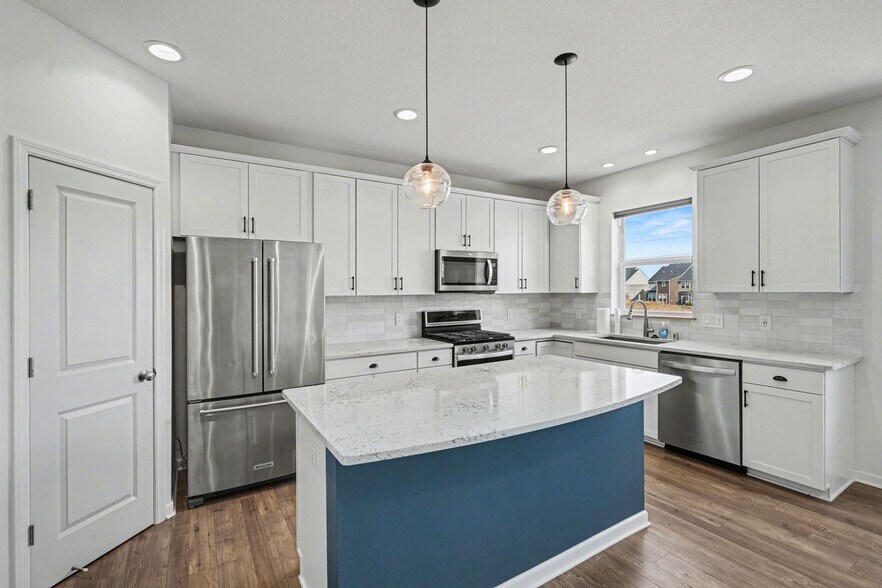 Building Photo - 5465 Annapolis Ln N