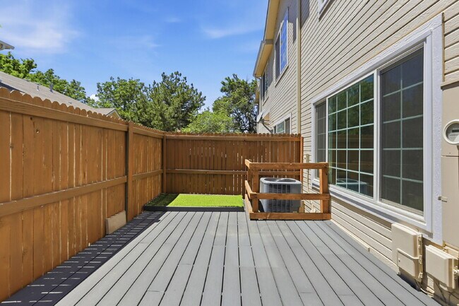 Building Photo - $2,735.95 - 3 Bed, 2.5 Bath Townhome in Aurora with In Unit Laundry!