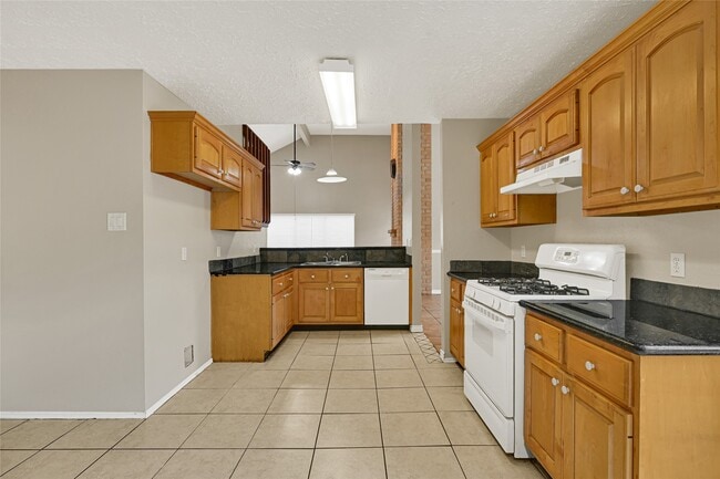 Building Photo - 12322 Meadow Ridge Dr