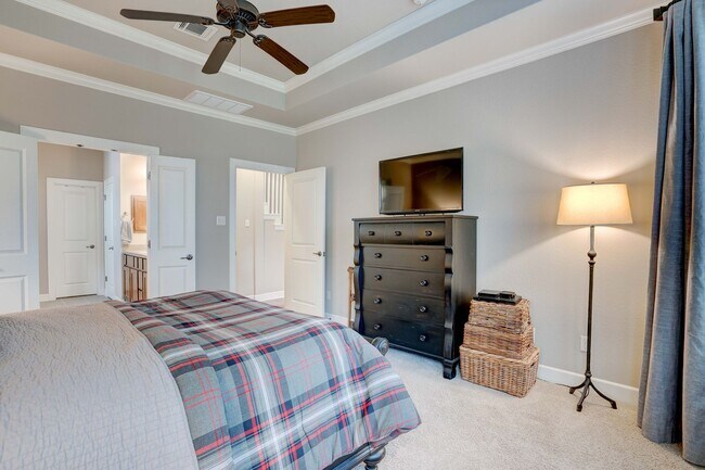 Building Photo - Beautiful 4 Bedroom, 3.5 Bathroom Home with Garage & Private Backyard