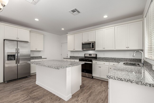 Building Photo - Beautiful home in Eastmark with 3 bedrooms...