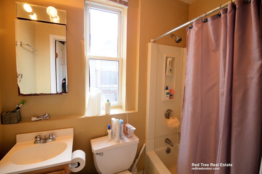 Building Photo - 17 Highgate St