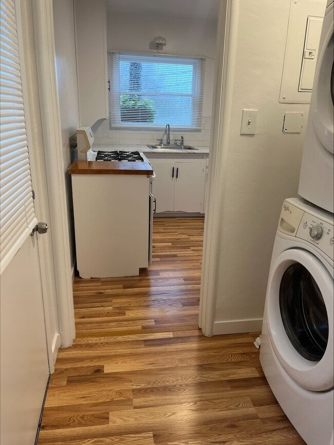 Building Photo - 2 Bedroom 1 Bath House Walking Distance to Cal Poly