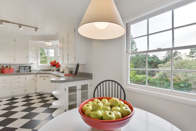 Building Photo - 3 El Gavilan Rd