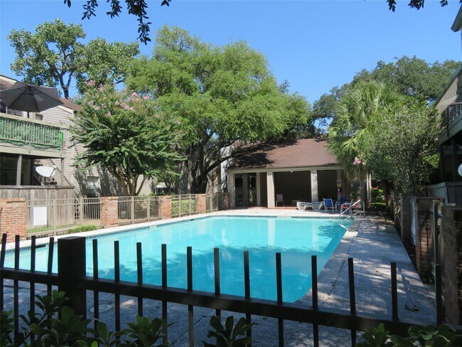 Building Photo - 9707 Richmond Ave.