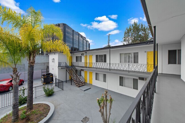 Building Photo - 10926 Hortense St
