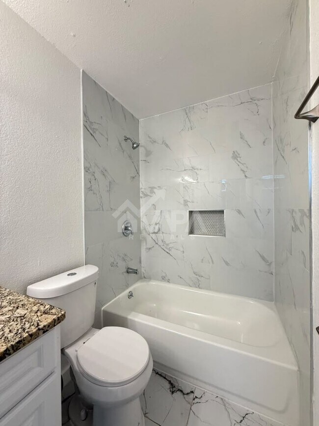 Building Photo - 9840 Logans Ridge Dr