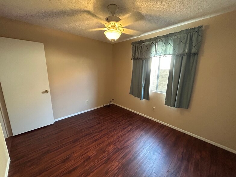 Building Photo - 12138 S Tomi Dr