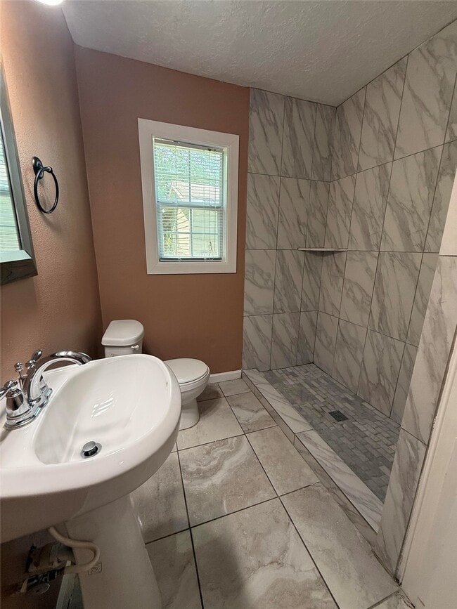 Building Photo - 5424 Nightingale Dr