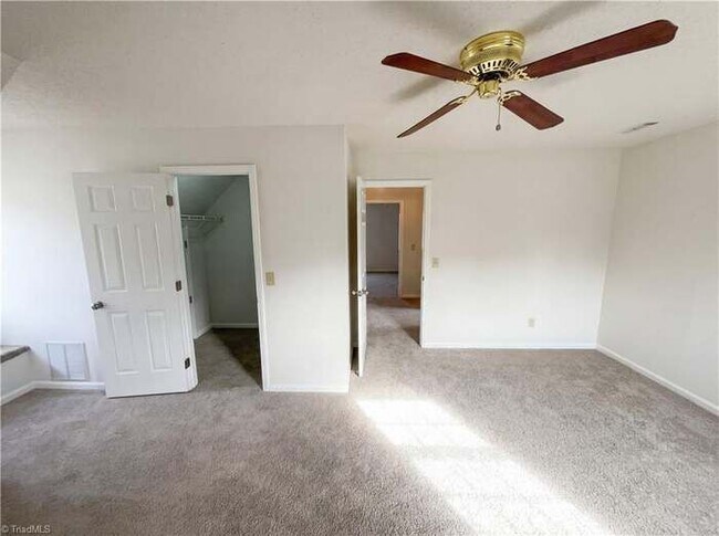 Building Photo - 119 Edgedale Ct