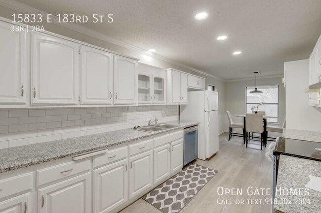 Building Photo - 15833 E 183rd St S
