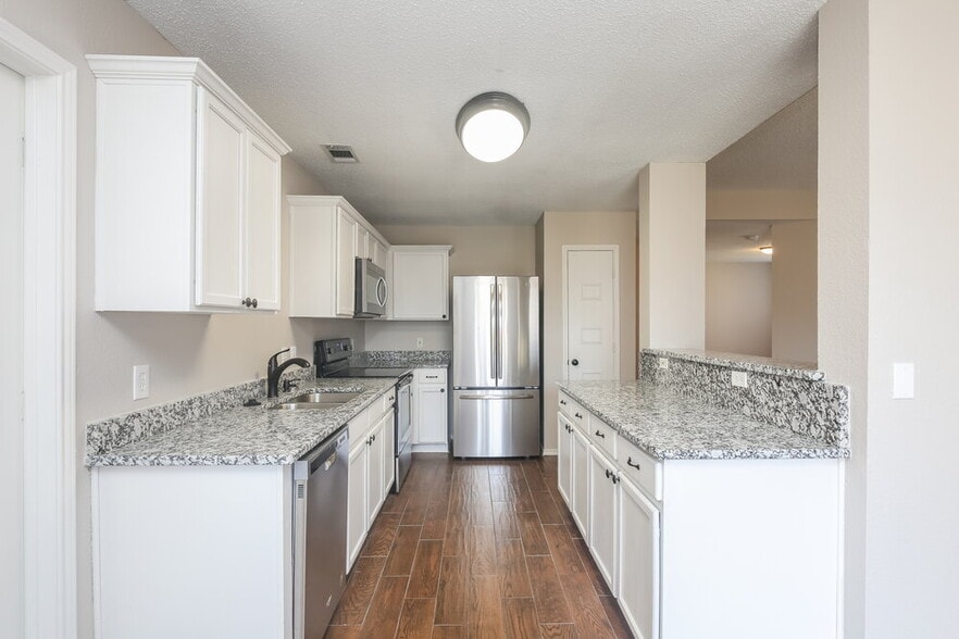 Building Photo - 100 Walnut Dr