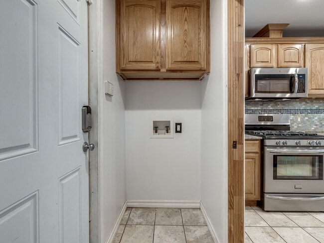 Building Photo - 3900 Hiddleston Cir