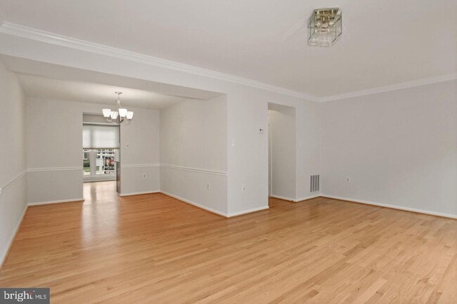 Building Photo - Townhome in Pinecrest