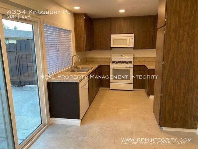Building Photo - Ranch Style Attached Home