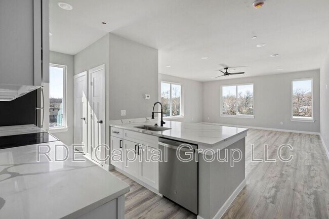 Building Photo - 948 S Corinth St Rd