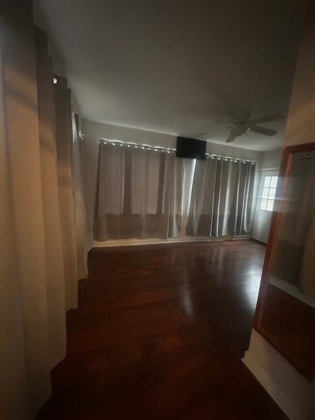 Building Photo - 161 Van Buren St