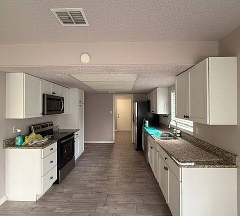 Building Photo - Well-maintained one story home