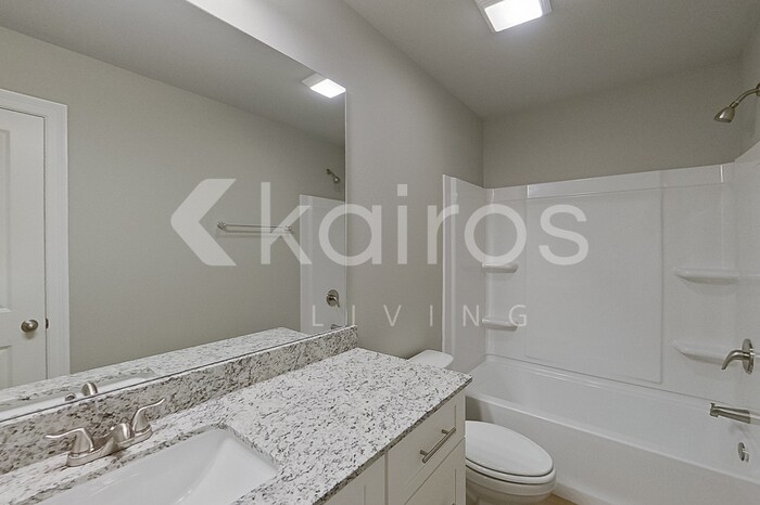 Building Photo - 13739 Pinyon Dr
