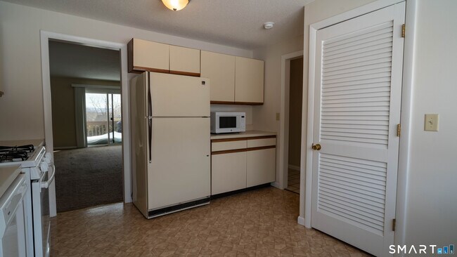 Building Photo - 147 Skyview Dr