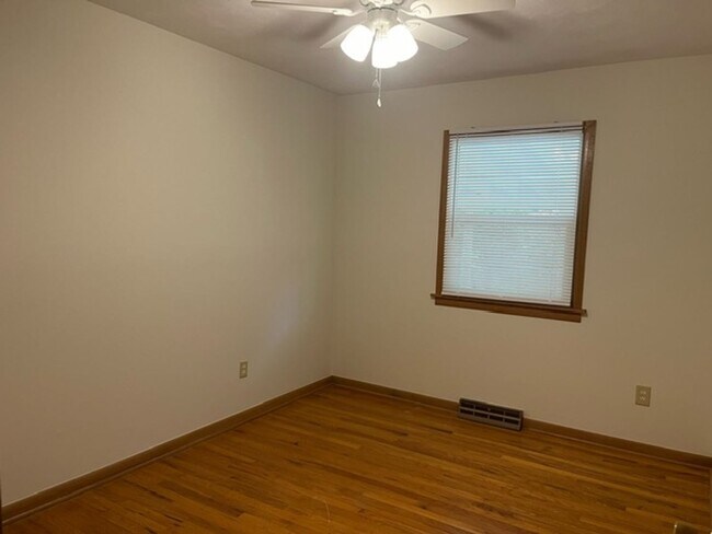 Building Photo - Charming 4 Bed 2.5 Bath Home With Nice Wooded Back Yard!