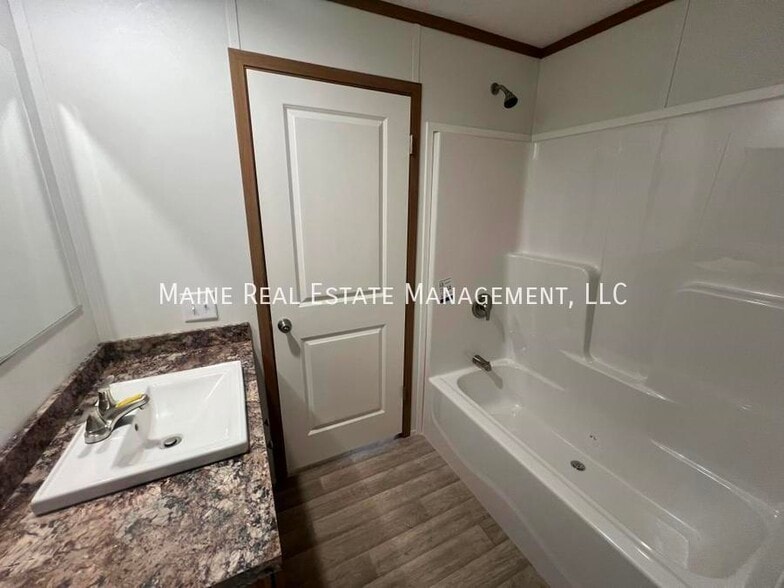 Building Photo - 135 Penney Ln