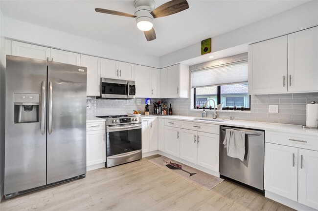 Building Photo - 4840 Greentree Ln