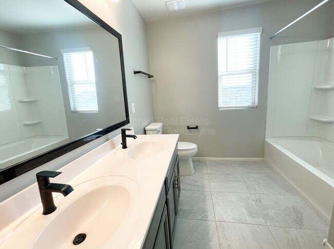 Building Photo - 8010 S Golden Bell Dr