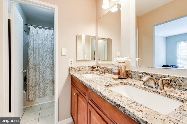Building Photo - 8624 Venoy Ct