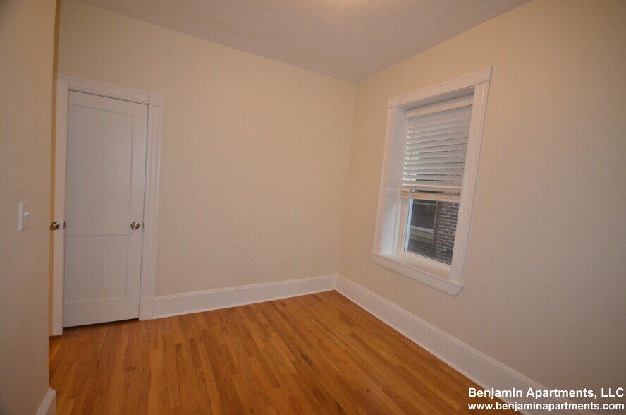 Building Photo - 1595 Beacon St