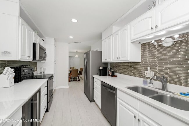 Building Photo - 363 Harbor Dr