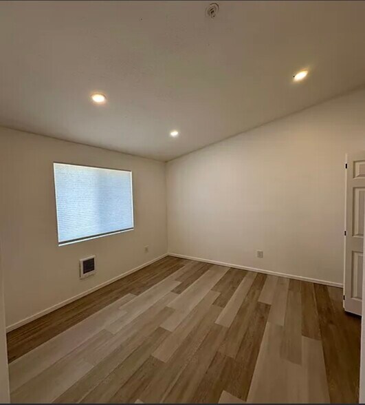 Building Photo - 7943 SW 17th Ave