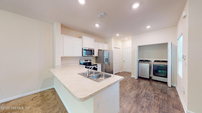 Building Photo - 93 Scotch Pebble Dr