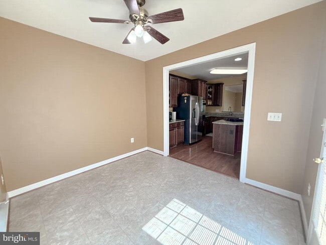 Building Photo - 4228 Lower Park Dr