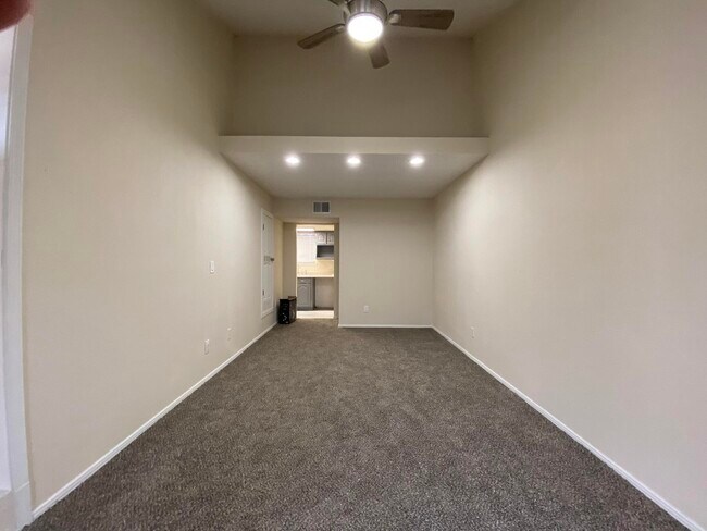 Building Photo - 6105 Hanley Way