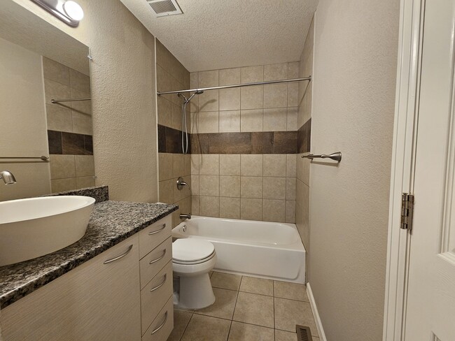 Building Photo - 8958 Circle Dr