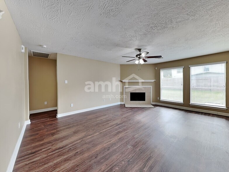 Building Photo - 26881 Armor Oaks Dr