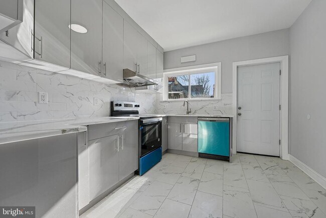 Building Photo - 92 Leigh Ave