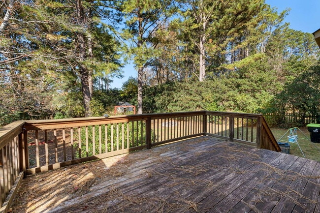 Building Photo - Three Bedroom Rental directly next to Arnall Middle School