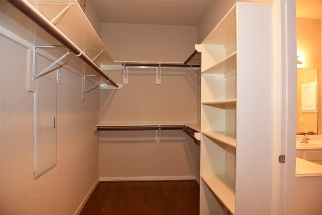 Building Photo - 6727 Oakman Ln