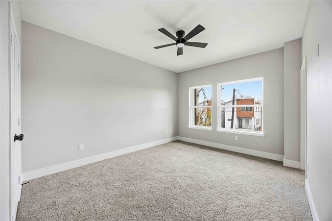 Building Photo - 2207 Des Chaumes St