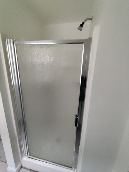 1st Floor Full Bathroom - 235-2 Columbia Rd
