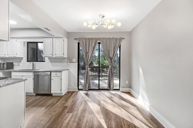 Building Photo - RENOVATED 2 BR | 2 BA Townhome in Goldsboro *less than 2 miles from SJAFB*