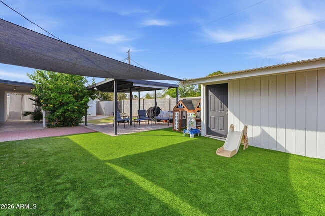 Building Photo - 2352 E Delgado St